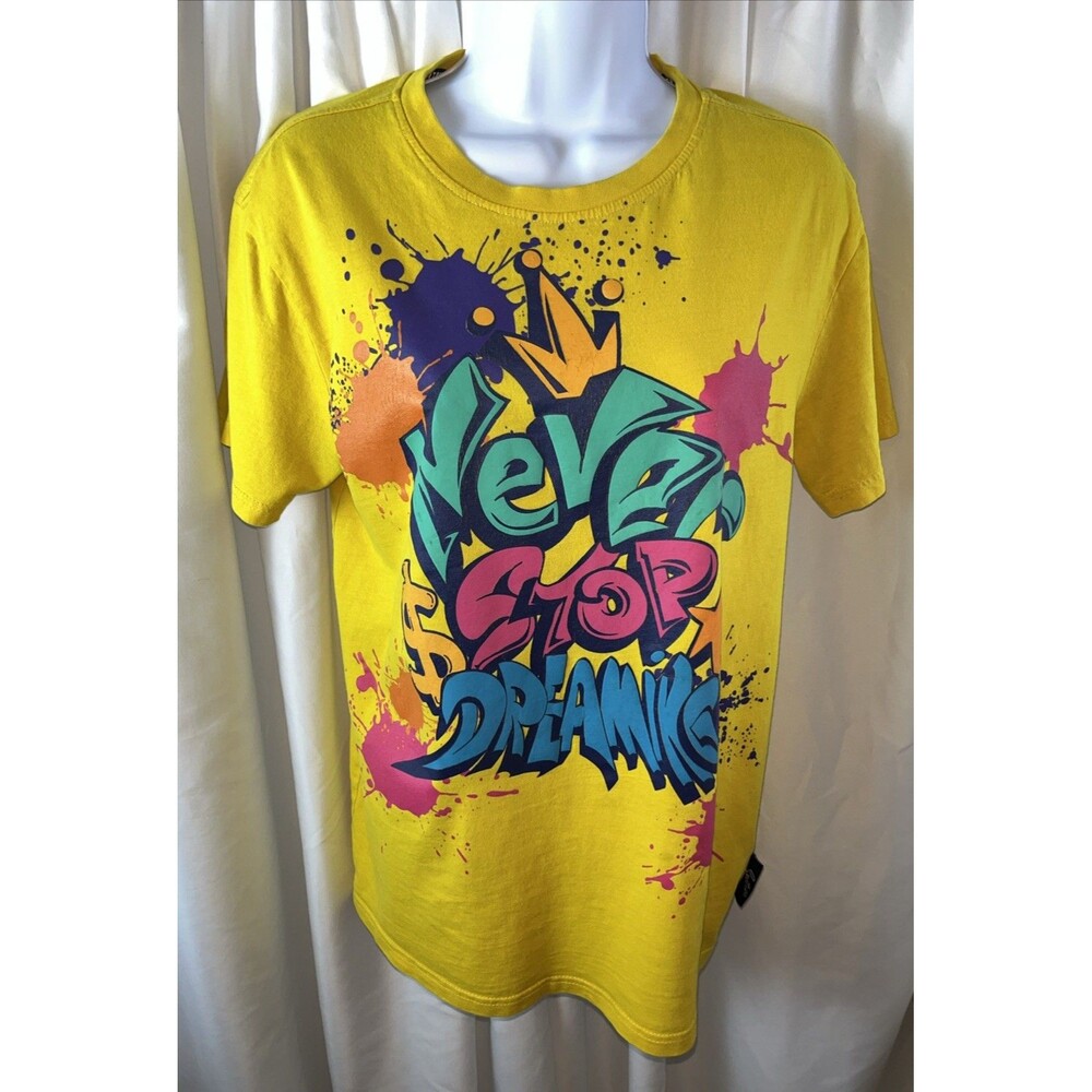 Switch Remarkable Women’s Vibrant Graphic T-shirt Size S Never Stop Dreaming